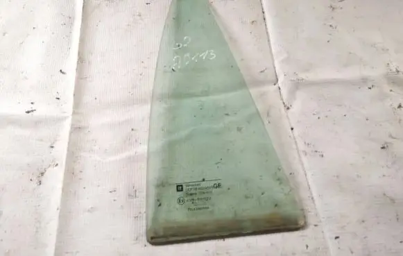 Opel Astra G Rear vent window glass as2