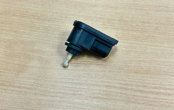 Ford Focus Headlight level adjustment motor 4M5X13K198AA