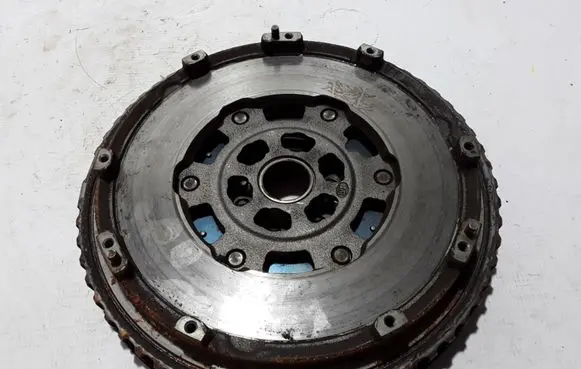 Renault Captur Dual mass flywheel 123104345R