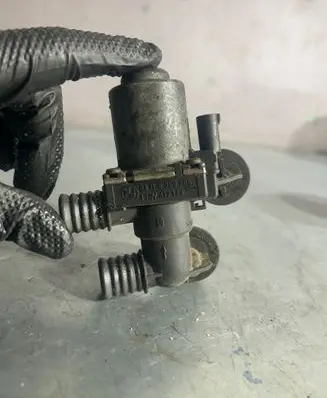 BMW 3 E46 Coolant heater control valve 64118369805 1147412144
