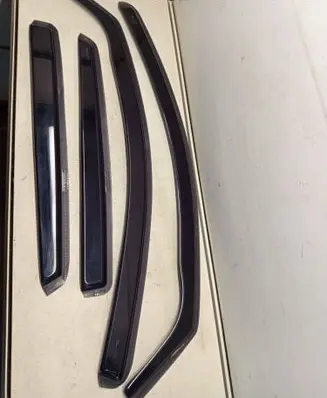 Nissan Qashqai+2 Windshield trim