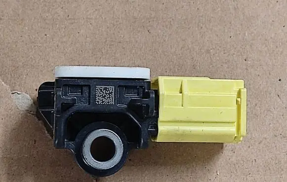 Mitsubishi Outlander Airbag deployment crash/impact sensor 8651A166