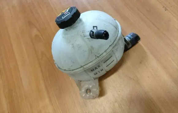 Hyundai Tucson TL Coolant expansion tank/reservoir 25430D3500