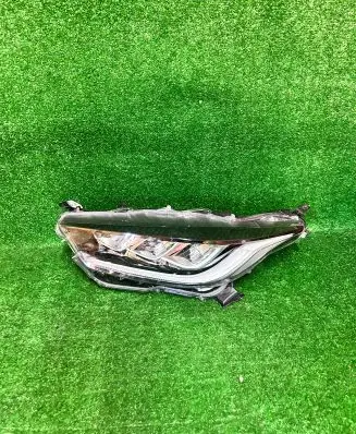 Toyota Yaris XP210 Headlight/headlamp
