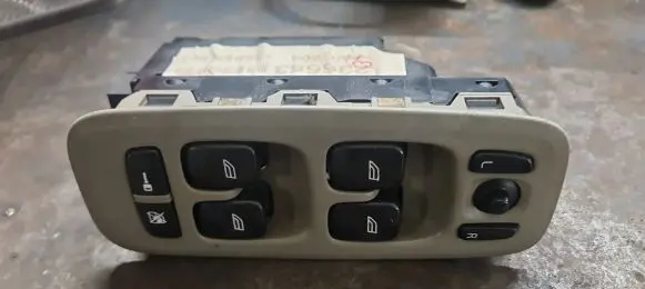Volvo XC70 Electric window control switch 30746074