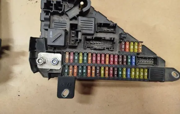 BMW 5 E60 E61 Fuse box set 518956024 6906618 6906619