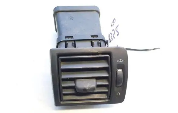Volvo S40 Dash center air vent grill y01102