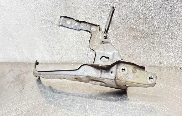 Opel Astra H Headlight/headlamp mounting bracket 13237140