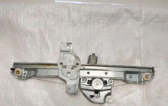 Citroen C3 Front door window regulator motor 159001042 9813093880