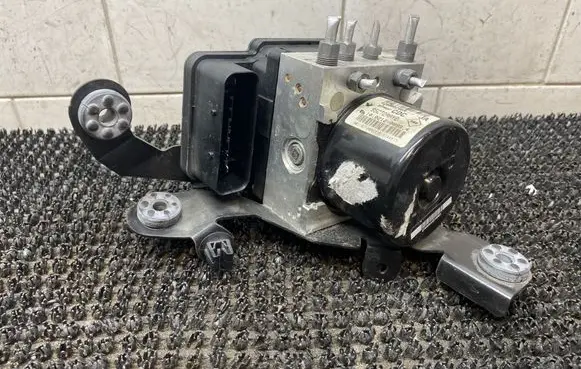 Renault Megane III ABS Pump 476605296R 95CT2AAY2