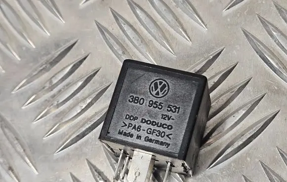 Volkswagen PASSAT B5 Other relay 3B0955531