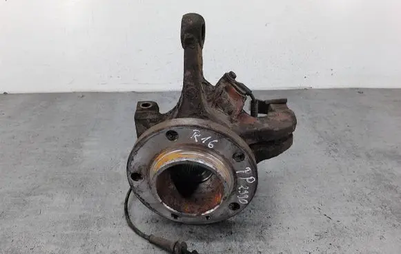 Front wheel hub spindle knuckle