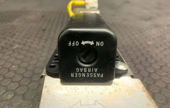 Peugeot 4007 Passenger airbag on/off switch 8610A054