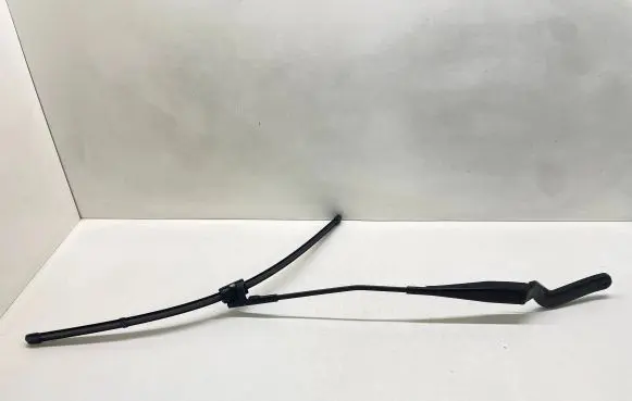 Ford Focus C-MAX Front wiper blade arm 3M5117526AA