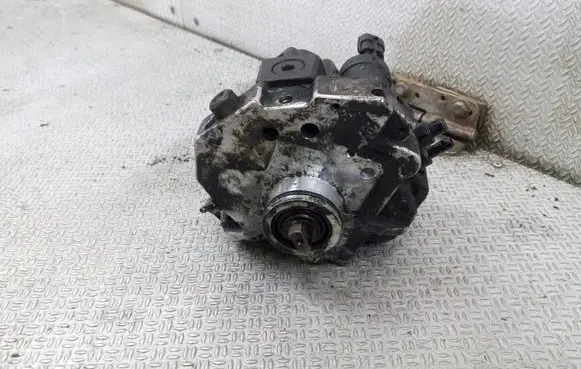 Volvo S60 Fuel injection high pressure pump 8689591 0445010043
