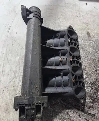 Mercedes-Benz Vito Viano W638 Intake manifold 611090