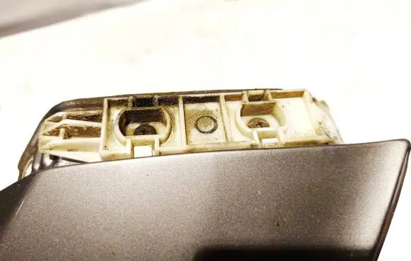 Front bumper mounting bracket