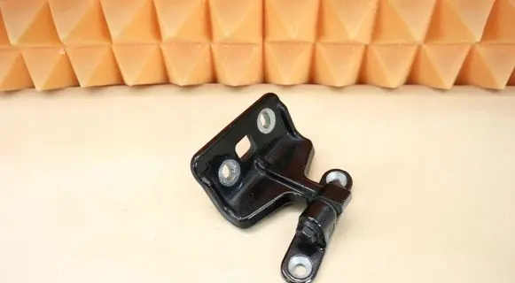 Mercedes-Benz CLS C219 Rear door lower hinge