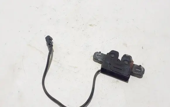 Volvo XC70 Engine bonnet (hood) release handle 30649447