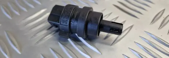 Volkswagen PASSAT B5 Intake air temperature sensor 028906081