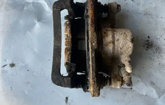Opel Frontera B Rear brake caliper