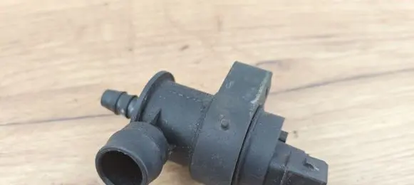 Volvo XC70 Vacuum valve 31104896
