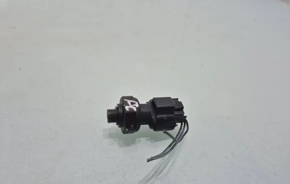 Toyota Avensis T250 Air conditioning (A/C) pressure sensor 