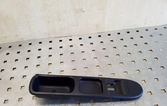 Peugeot 307 Front door window switch trim 