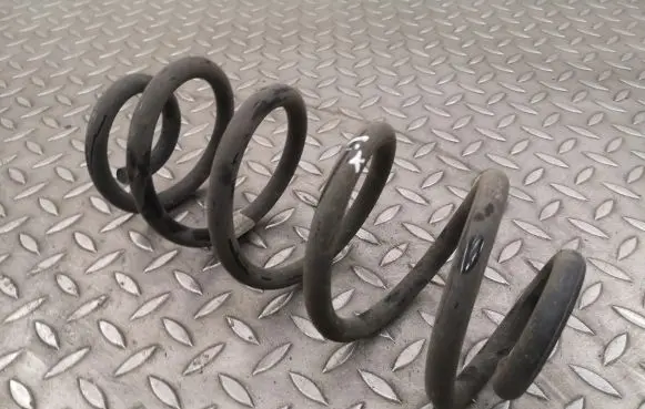 Volvo XC40 Rear coil spring 31658707