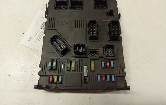 Peugeot 407 Comfort/convenience module 9655708380 S02 S120104700L