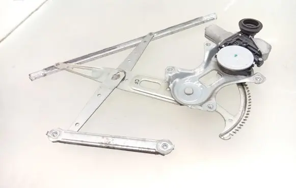 Toyota Prius+ (ZVW40) Front door window regulator with motor 8572012490