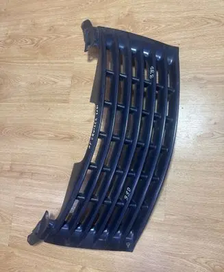 Chrysler PT Cruiser Front bumper upper radiator grill
