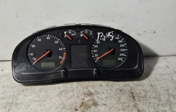 Volkswagen PASSAT B5 Speedometer (instrument cluster) 3B1919880X