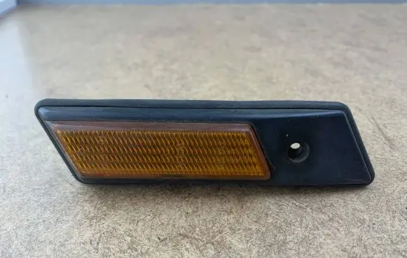 Front fender indicator light