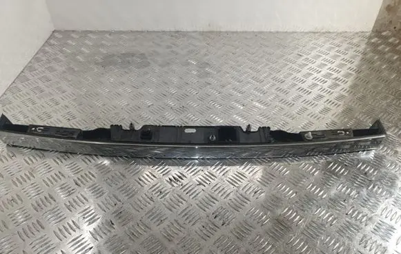 Trunk door license plate light bar