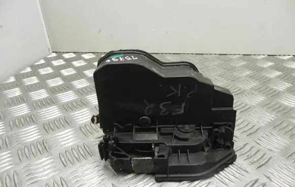 BMW 4 F32 F33 Loading door lock 053702 T5796