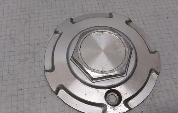 Volkswagen Golf IV Non-original wheel cap 