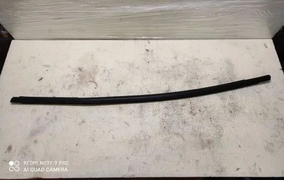 Citroen C3 Aircross Front door glass trim molding 39126274