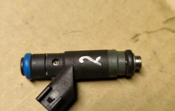 Chrysler PT Cruiser Fuel injector 04891573AB