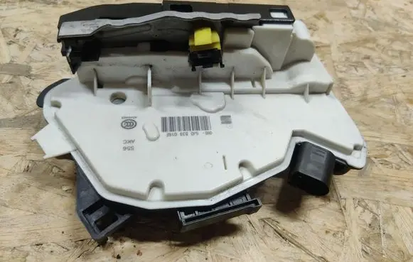 Seat Ibiza IV (6J,6P) Rear door lock 6J0839016F