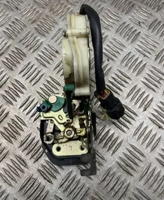 KIA Sorento Front door lock 030217