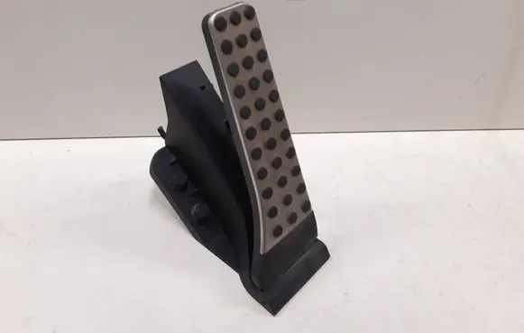 Mercedes-Benz C W204 Accelerator throttle pedal A2043000204