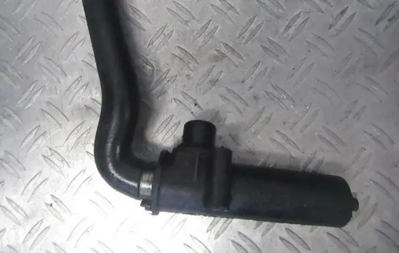 BMW 5 E28 Oil breather separator 1285638