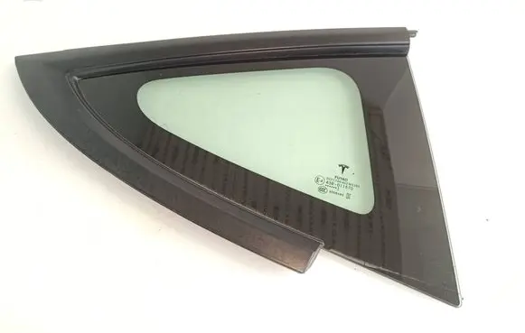 Tesla Model 3 Rear side window 151497901C 14APR2021 13JUJ2021