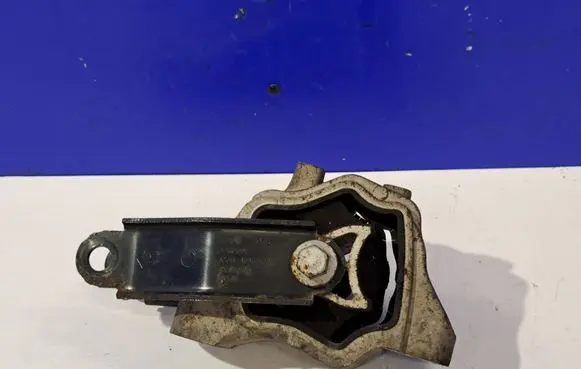 Engine mount bracket