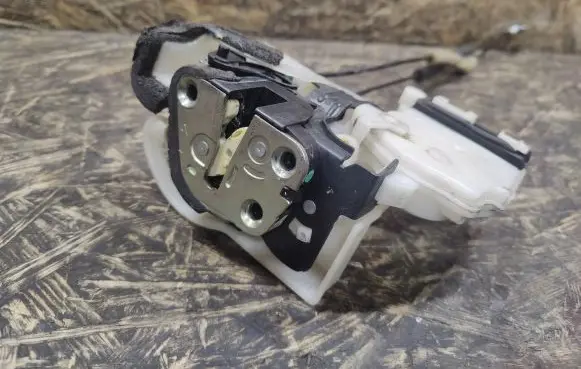 Mazda CX-9 Rear door lock Y18TL1