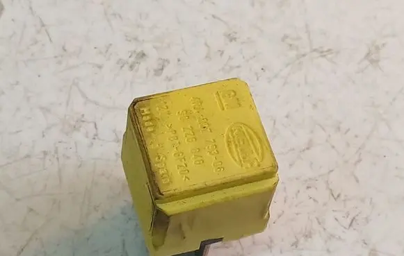 Opel Astra H Other relay 1RA00779306