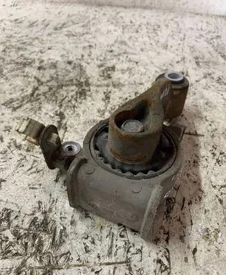 Infiniti QX60 L50 Engine mount bracket