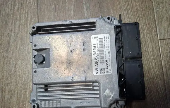 Skoda Karoq Engine control unit/module 04L907309P