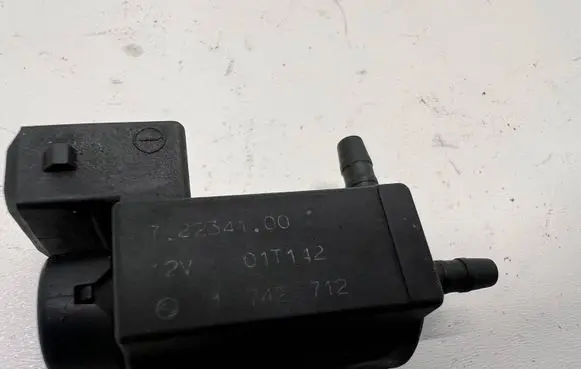 BMW 5 E39 Turbo solenoid valve 1742712 01T142 72234100